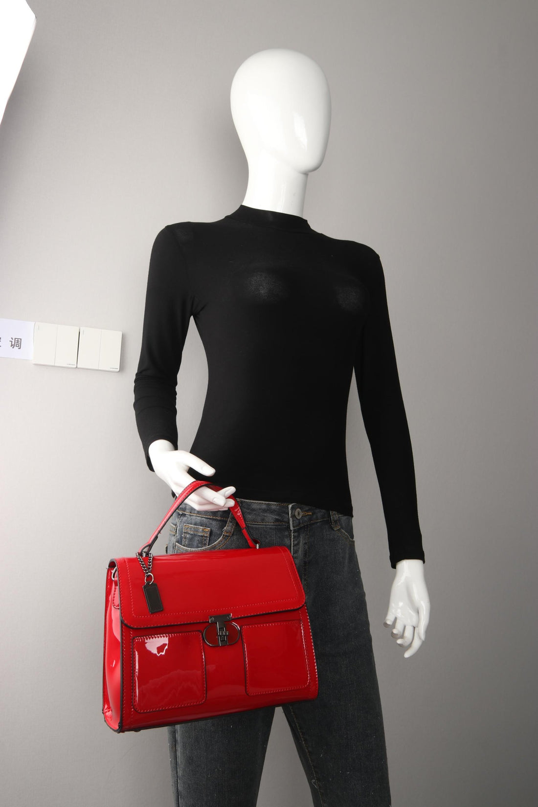 Crossbody C2598 model lifestyle photograph